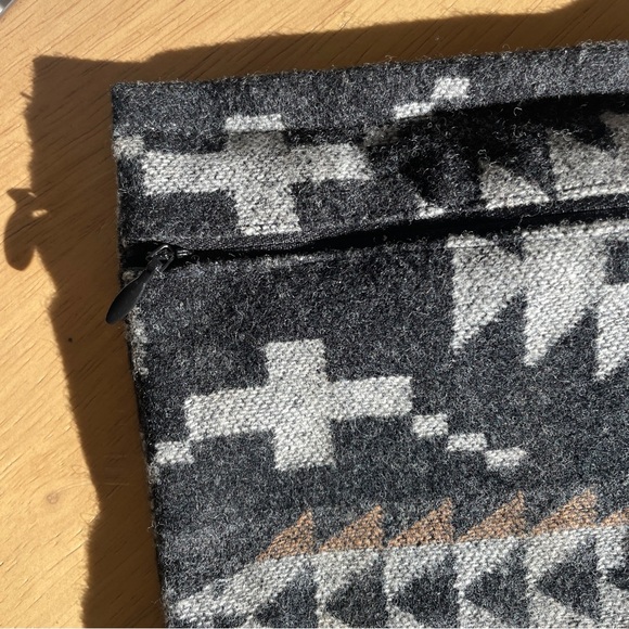 NEW Pendleton fabric small bag with zipper pocket - Picture 3 of 4